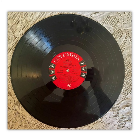 2 Vtg Doris Day LP Record Albums - Love Me or Leave Me and Day by Night - Picture 11 of 12